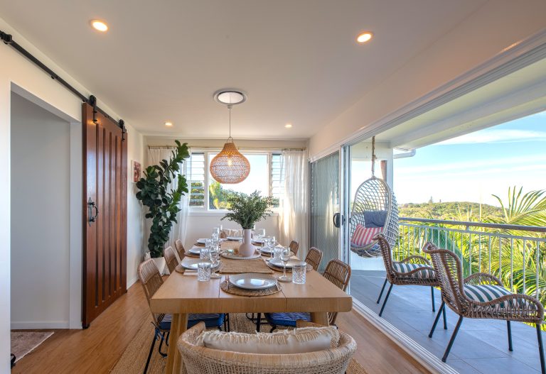 A_Web_Dining Table