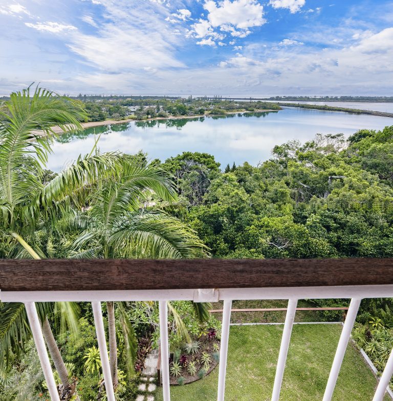 A_Sunday_BalconyVIew